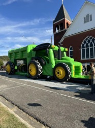 481770998 572783822453461 8511291811893044103 n 1742531919 1 Tractor Obstacle Course / Slide